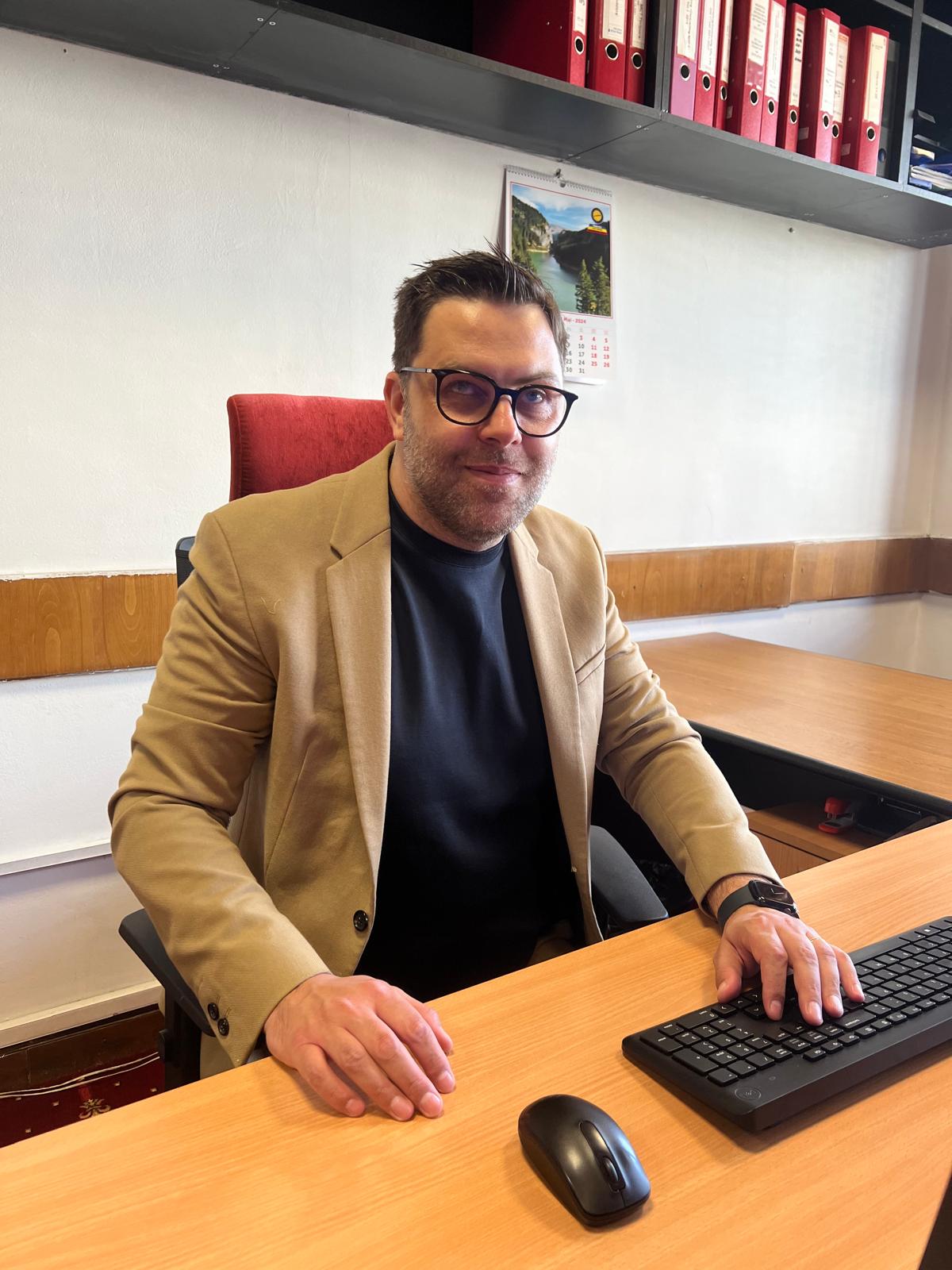 Mihai Tomescu: Inspirație și Schimbare prin Viziunea unui Nevăzător